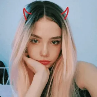 ⚰ f40e5653 女人, 女孩, 恶魔角, 美丽, 肖像 whatsapp sticker