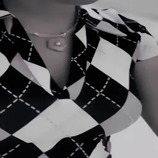 😲 00e02562 odzież, moda, sukienka, naszyjnik, kobieta, portret telegram sticker