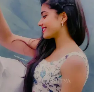 😇 0ba437c3 여자, 인물사진, 옆모습, 미소, 드레스, 예쁜, 아름다운 telegram sticker