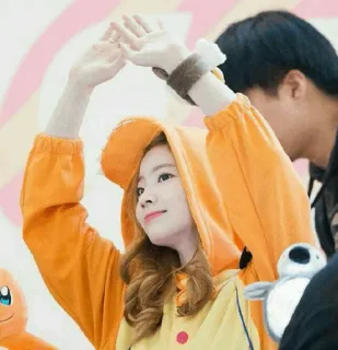 🐥 da9e9a27 Dahyun 다현, 트와이스, K팝, 아이돌, 귀여운, 여자, 주황색, 파이리 telegram sticker