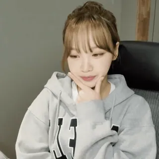 🛹 20222eb1 женщина, худи, человек, девушка, волосы, портрет telegram sticker