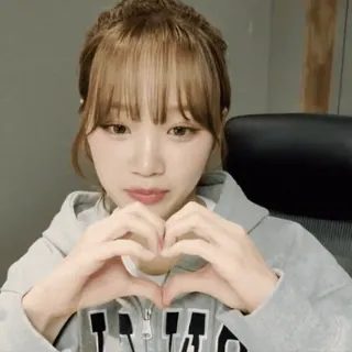 🛹 34f0fb6c сердце, любовь, корейский, девушка, милый, эгё, селфи telegram sticker