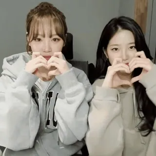 🛹 38f9301b дружба, сердце, любовь, пара, азиат, девушка telegram sticker