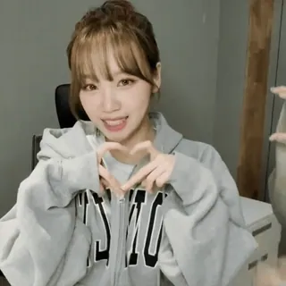 🛹 80a3fff0 девушка, сердце, любовь, милый, азиатка, улыбка telegram sticker