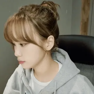 🛹 c8ee38b9 человек, женщина, портрет, волосы, прическа telegram sticker