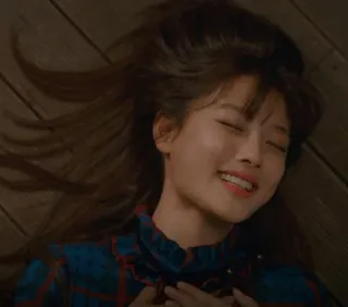 🎐 0e37869b ผู้หญิง, ยิ้ม, ในร่ม, ผม, หน้า telegram sticker