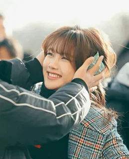 😅 ed28846f ยิ้ม, มีความสุข, ผู้หญิง, คน, ผู้หญิง telegram sticker