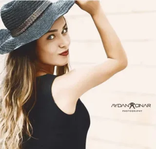 🍓 3279b041 AYDAN ÇINAR PHOTOGRAPHY mulher, fotografia, chapéu, retrato, moda whatsapp sticker