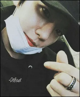 🌪 4f0d9a3d -DOBack 人物, 口罩, 手指爱心, 韩流, 风格, DOBack, 休闲 whatsapp sticker