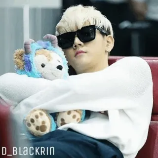 ✨ da5b5b71 D_BLACKRIN คน, แว่นกันแดด, ตุ๊กตา, ภาพเหมือน, ลำลอง, นั่ง telegram sticker