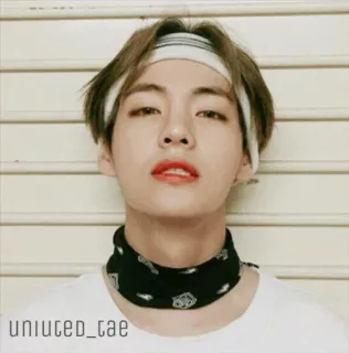 💿 91577ba2 uniuced_tae kpop, singer, idol, music, portrait, man whatsapp sticker