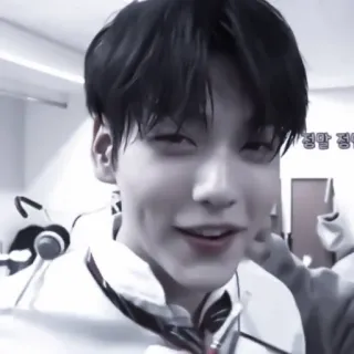 🫐 8224eaa8 정말 정말 coreano, hoyuelos, lindo, uniforme escolar, adolescente telegram sticker