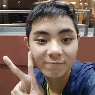 ✌ fb5d8c6e Orang, Tanda perdamaian, Selfie, Kasual, Dewasa muda whatsapp sticker