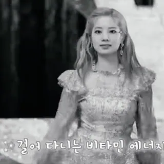 🐚 6e07fe9d 걸어 다니는 비타민 에너지 한국, 여자, 아이돌, 드레스, 미소 telegram sticker