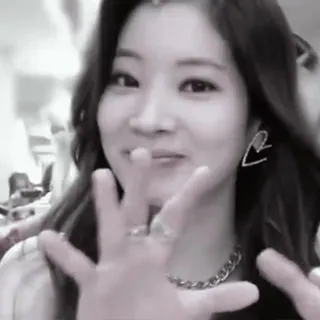 🐚 bb2ebda2 여자, 미소, 인물사진, 사람, 아시아인 telegram sticker