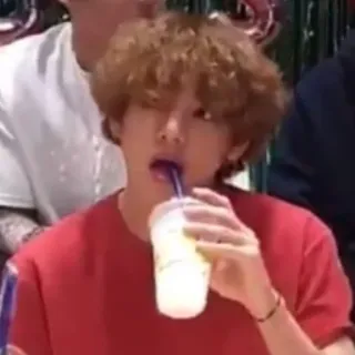 😧 fbd803d6 person, trinken, getränk, strohhalm, rotes shirt, lockiges haar telegram sticker