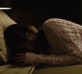 🍦 cedbf811 triste, donna, letto, depressa, piangendo, sola whatsapp sticker