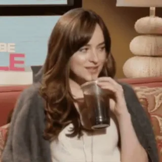 🍦 e19f1483 Donna, Bere, Bevanda, Ritratto, Persona, Dakota Johnson whatsapp sticker