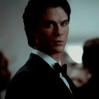 🎭 922c6c60 Damon Salvatore The Vampire Diaries wampir, mężczyzna, garnitur, serial, postać telegram sticker