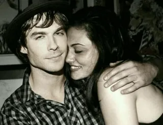 ❤️ 3eb2cb20 pasangan, potret, pria, wanita, berpelukan, kasih sayang, tersenyum whatsapp sticker