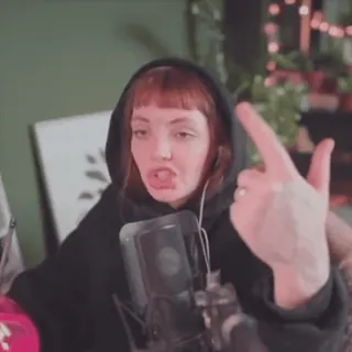 😎 3406f1f6 นิ้วกลาง, ท่าทางหยาบคาย, ผู้หญิง, เสื้อฮู้ด, ภาพเหมือน telegram sticker