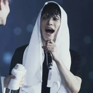 ⛓ 967ec7fe kpop, cantor, microfone, música, concerto, entretenimento telegram sticker