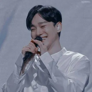 ⛓ 9ec76ac4 Chen cantor, K-pop, microfone, masculino, sorrindo, ídolo, artista telegram sticker