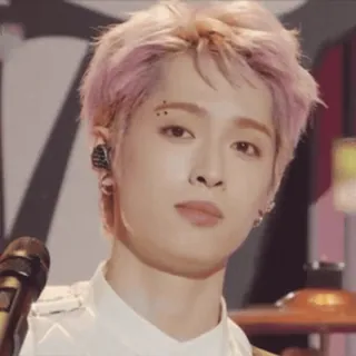 😉 97c0f214 homme, portrait, musique, personne, microphone, cheveux roses, K-pop, idole whatsapp sticker