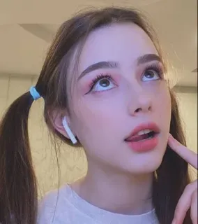 ❤️ 0997697f ผู้หญิง, ผมเปีย, ภาพเหมือน, แต่งหน้า telegram sticker