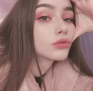 ❤️ b659017a ภาพเหมือน, ผู้หญิง, แต่งหน้า, ความงาม, ผมสีน้ำตาลเข้ม telegram sticker