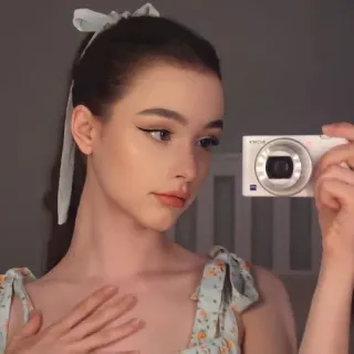 🌸 13d8692d woman, selfie, portrait, camera, beauty, makeup, eyeliner telegram sticker