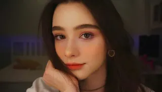 💕 64e0de6f portrait, woman, beauty, face, brunette, makeup telegram sticker