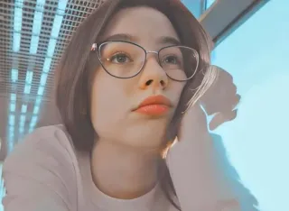 🌸 77e93aaf girl, woman, person, glasses, portrait, face, teen telegram sticker