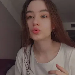 💕 8ffa1db7 woman, girl, portrait, selfie, kiss, pout, indoor, brunette telegram sticker