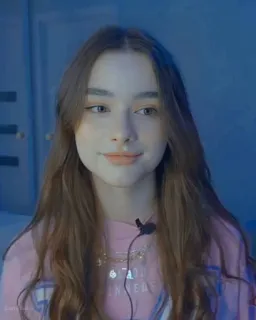 💕 bf06d41f portrait, girl, woman, teen, pretty, smiling, brunette telegram sticker