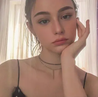 💕 f9b31d46 woman, portrait, girl, face, beauty, necklace telegram sticker