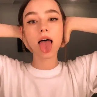 💅 378d0df2 gadis, lidah, wanita, wajah, potret, ekspresi, remaja telegram sticker