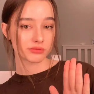 💅 39fc9df6 wanita, orang, wajah, tangan telegram sticker