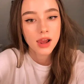 💅 9dd21fe3 wanita, lidah, wajah, mata, brunet, potret telegram sticker