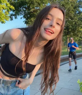 😝 8f7fe948 donna, parco, jogging, outdoor, ritratto, bruna, giovane adulta whatsapp sticker