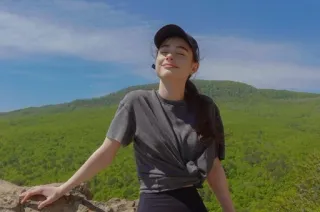 😌 bd954e1a donna, natura, outdoor, paesaggio, stile di vita, ritratto whatsapp sticker