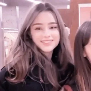 🐠 5115d1e8 donna, ritratto, ragazza, sorriso, bruna, capelli lunghi telegram sticker