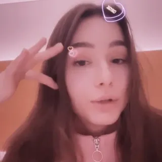 🐠 75d75606 XOXO ragazza, teen, cuori, xoxo, filtro, selfie, ritratto telegram sticker