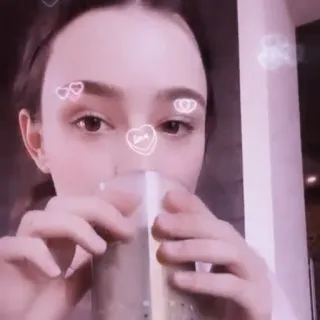 🐠 a56c974b cuori, faccia, bere, selfie, donna telegram sticker