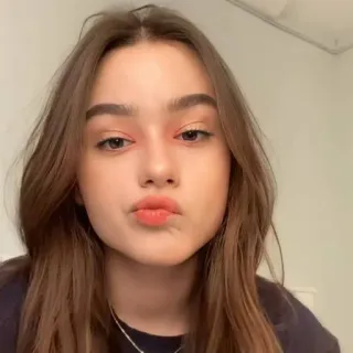 ➰ 5c25cbd3 ผู้หญิง, ผู้หญิง, ภาพเหมือน, ความงาม, แต่งหน้า, เซลฟี่ telegram sticker