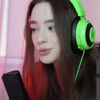 ➰ 6ae89121 ผู้หญิง, หูฟัง, ไมโครโฟน, ภาพเหมือน telegram sticker