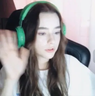 ➰ 96e4b575 ผู้หญิง, ผู้หญิง, หูฟัง, โบกมือ telegram sticker