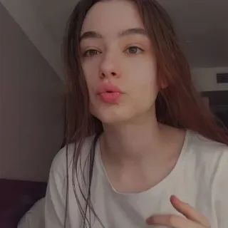 ➰ a300097a ผู้หญิง, ผู้หญิง, เซลฟี่, ภาพเหมือน, หน้า, ผมสีน้ำตาล telegram sticker