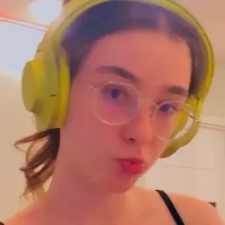 ➰ c2581cb7 ผู้หญิง, หูฟัง, แว่นตา, เซลฟี่, ผู้หญิง, ภาพเหมือน telegram sticker