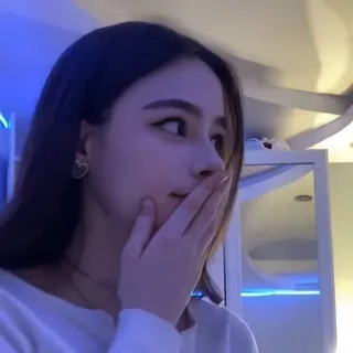 ➰ d748f24a ผู้หญิง, คน, เด็กผู้หญิง, ในร่ม, ภาพเหมือน telegram sticker